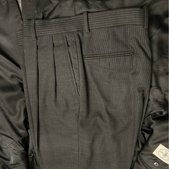 Dark Gray Pinstripe Suit Size 44L - Picture 5 of 10